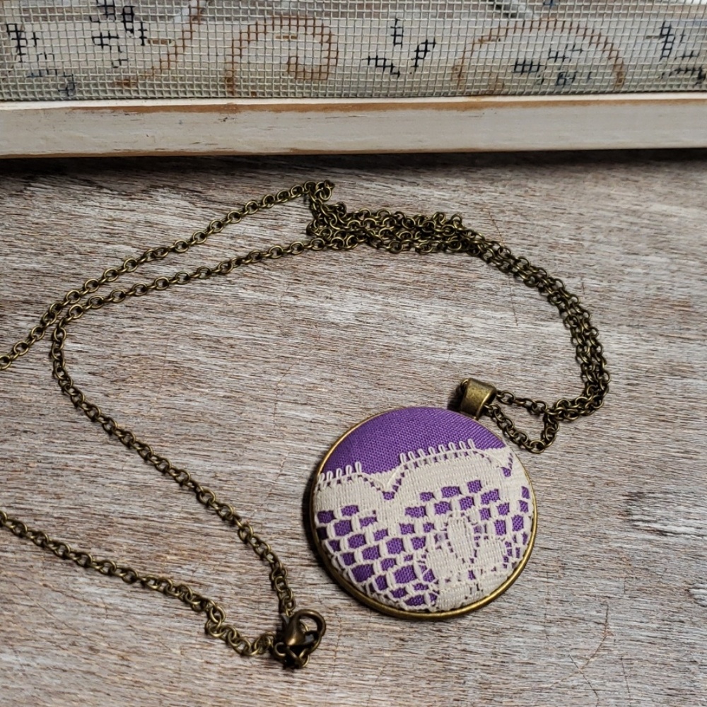 New purple long accent necklace